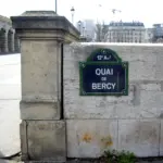 Le quai de Bercy le long de la Seine à Paris, site touché par la pollution au fioul