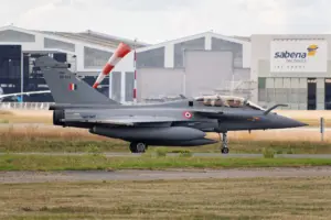 Lire la suite à propos de l’article Rafale à Paris : deux avions ont survolé la capitale ce vendredi
