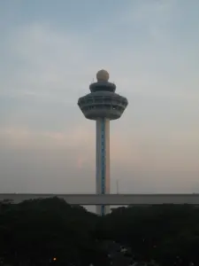 Lire la suite à propos de l’article Trafic aérien : Singapour mise sur l’IA de Thales