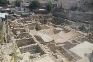 Lire la suite à propos de l’article Jérusalem : le bois du Premier Temple ressurgit après 2600 ans