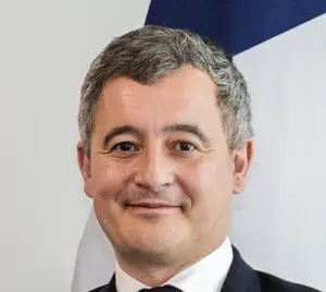 Lire la suite à propos de l’article Présidentielle 2027 : Darmanin renonce et rallie Édouard Philippe