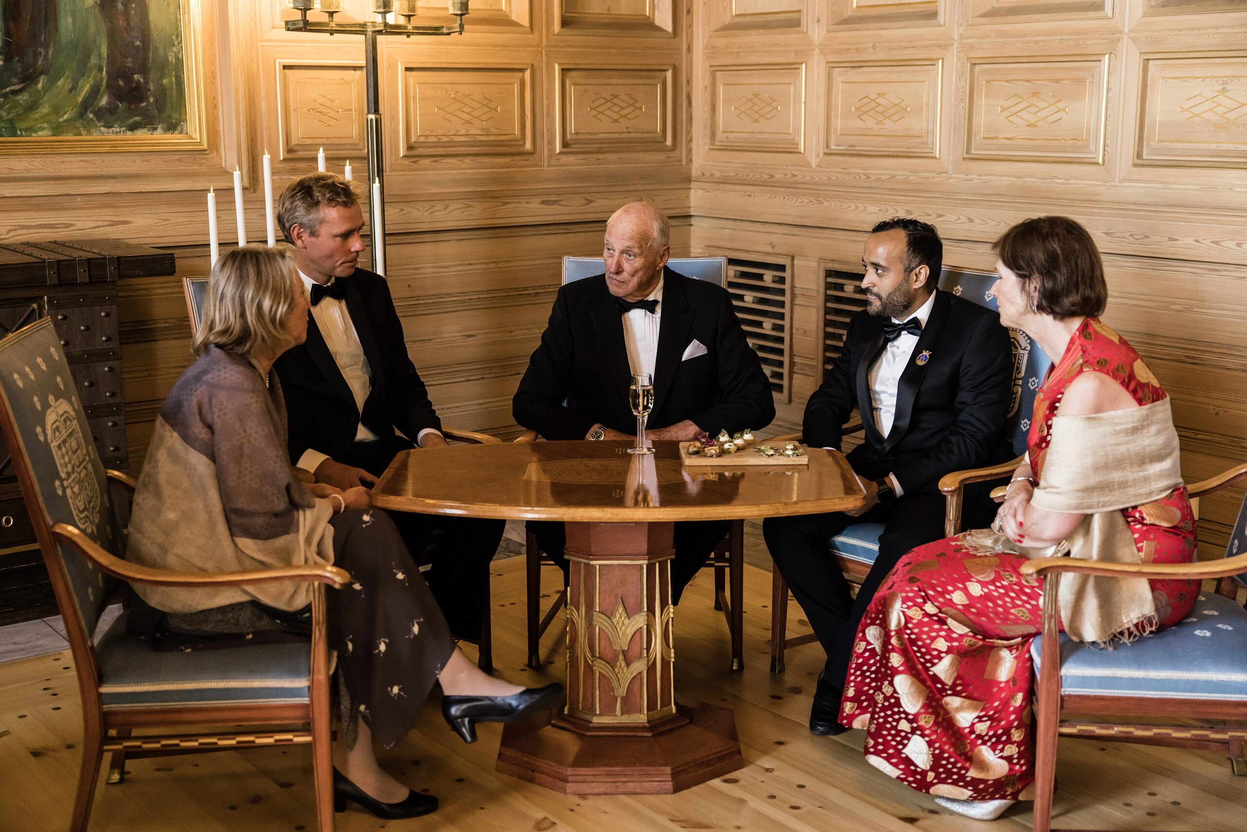 Harald V (au centre). Photo : @The Kavliprize