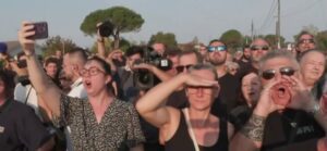 Lire la suite à propos de l’article Incendies en Gironde : Sébastien Lecornu hué au Porge