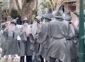 Lire la suite à propos de l’article Peter Thiel : des Gandalf manifestent devant sa maison à Buenos Aires