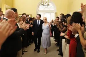 Lire la suite à propos de l’article Usurpation d’identité : Andy Burnham a écrit à une fausse Susie Wiles