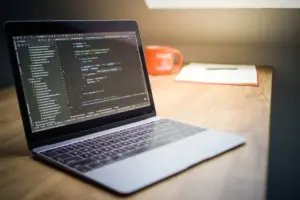 Lire la suite à propos de l’article Apple contre OpenAI : le message qui coûte cher à l’entreprise de Sam Altman
