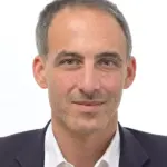 Portrait officiel de Raphaël Glucksmann, député européen, au Parlement européen