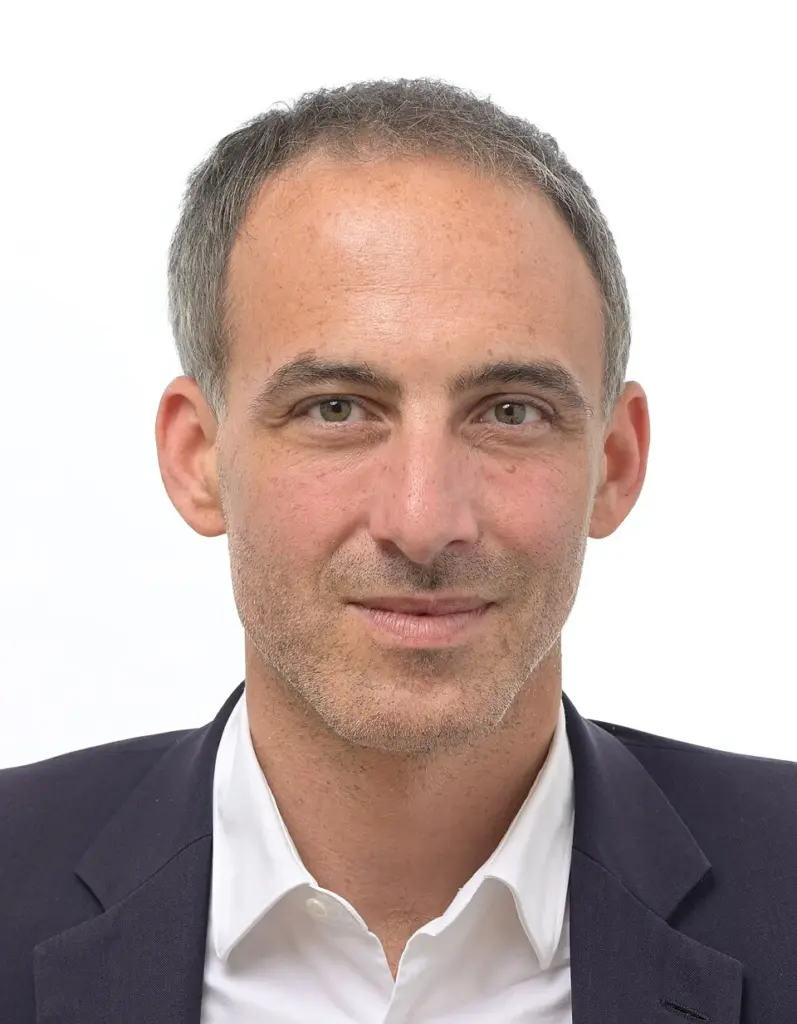 Portrait officiel de Raphaël Glucksmann, député européen, au Parlement européen