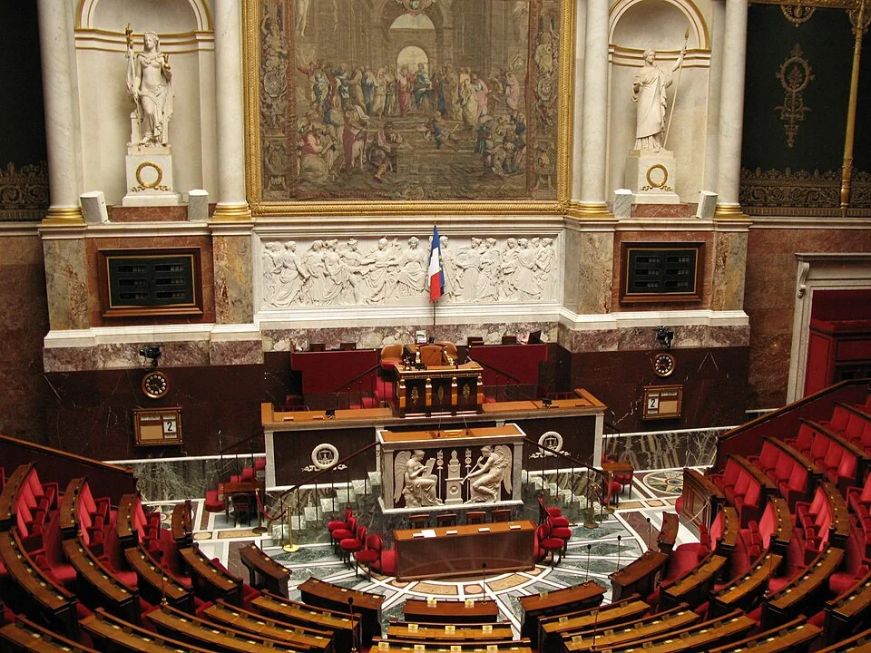 Hémicycle de l’Assemblée nationale, siège du pouvoir législatif français