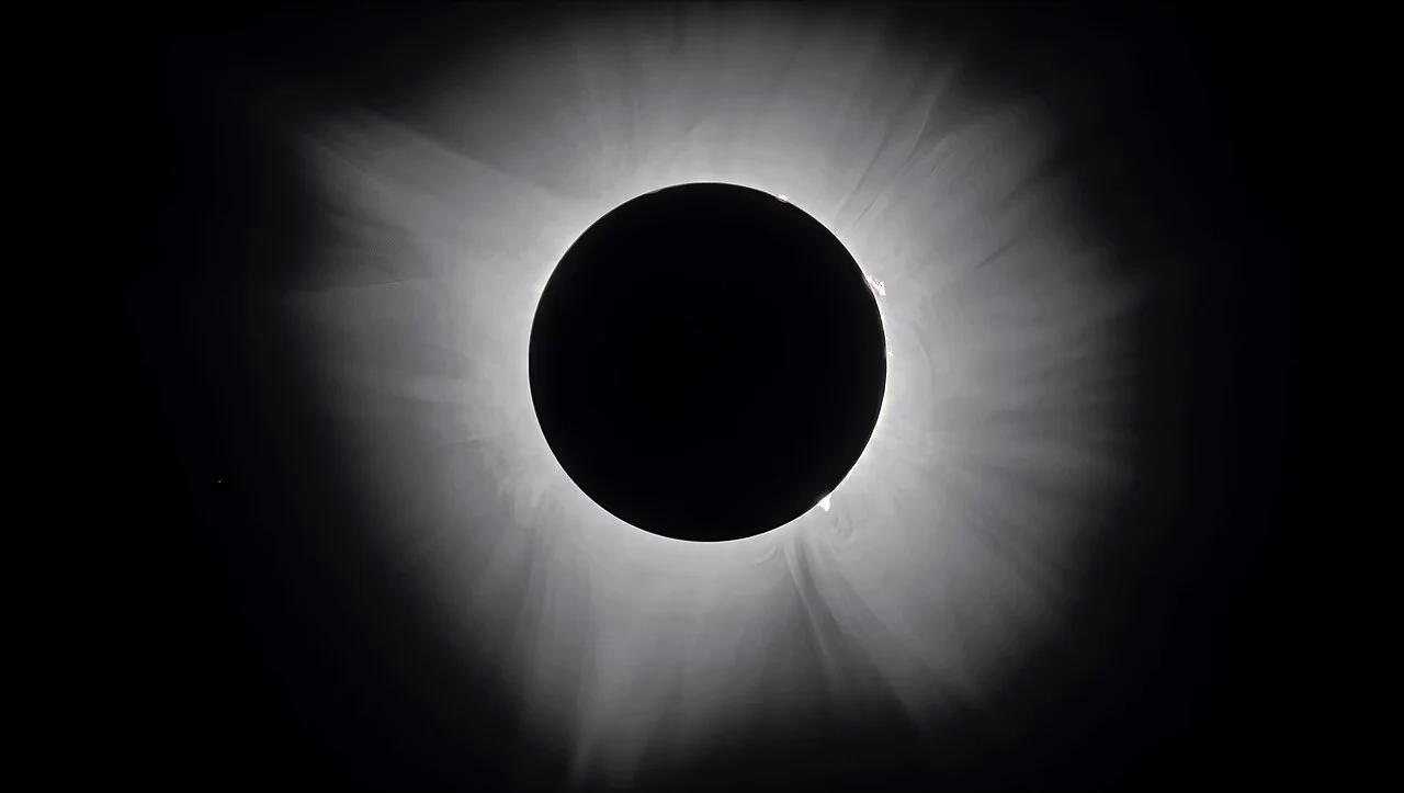 Couronne solaire visible lors d’une éclipse totale du Soleil