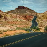 Route traversant le desert marocain