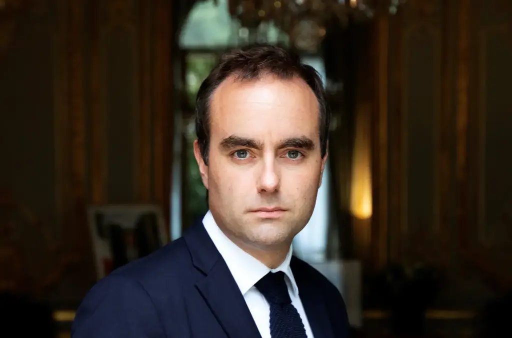 Sébastien Lecornu, premier ministre, portrait officiel
