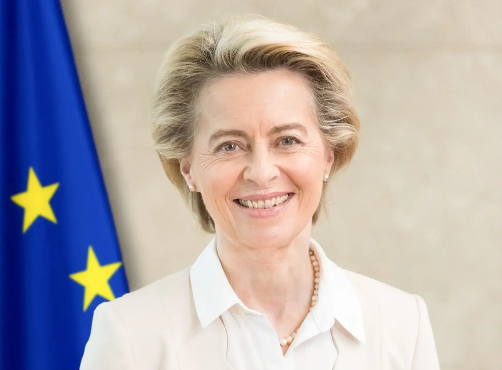 Portrait officiel d'Ursula von der Leyen, présidente de la Commission européenne