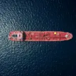 Vue aérienne d'un pétrolier en mer, illustration