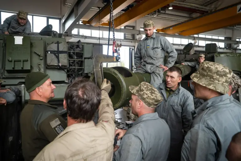 Des soldats ukrainiens s'entraînent sur un site militaire en Allemagne
