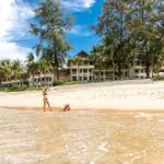 Rue du tambon Cherng Talay, district de Thalang, à Phuket en Thaïlande