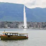 Le lac Léman à Genève, avec le Jet d'eau en arrière-plan
