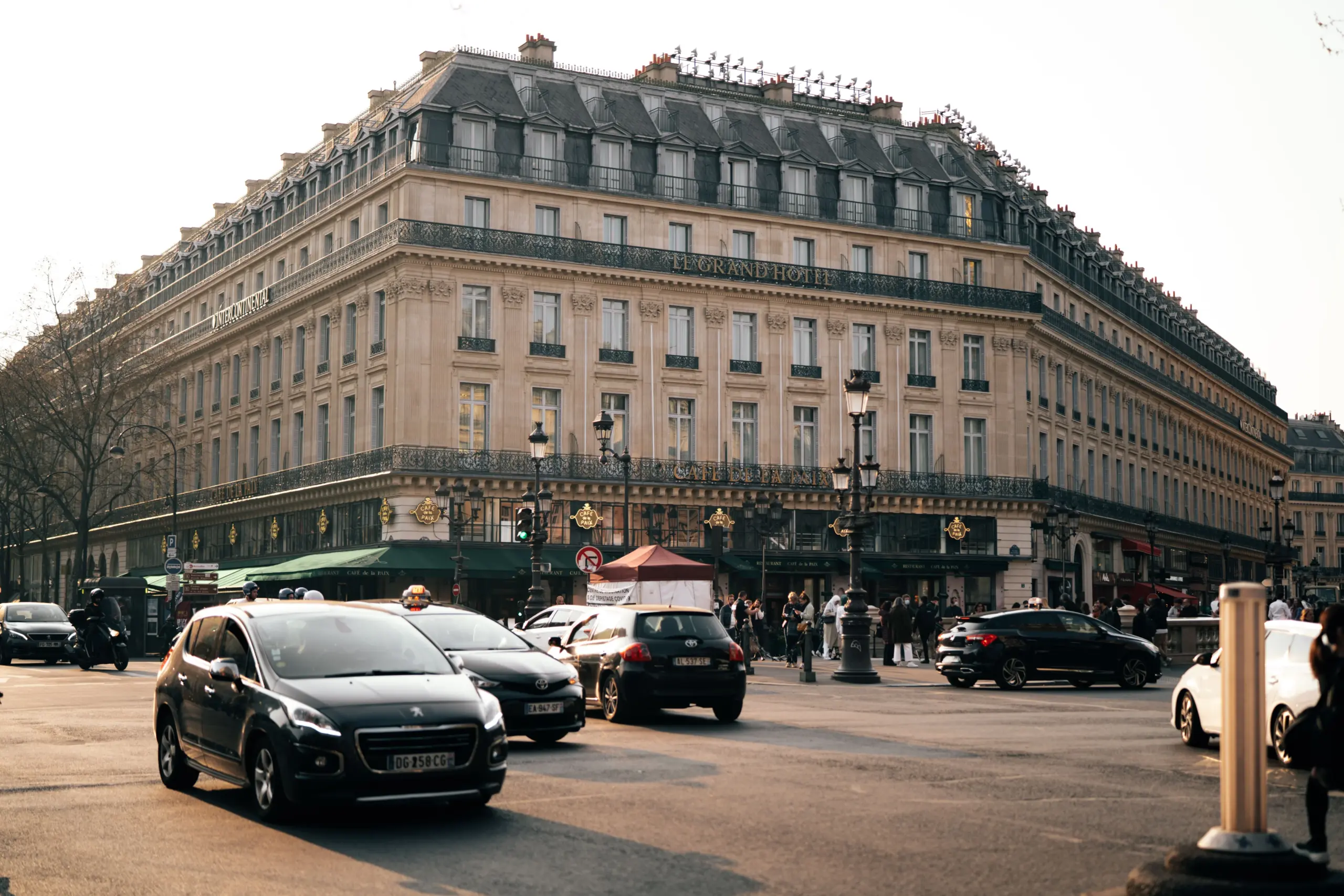 Facade d'un hotel particulier haussmannien a Paris