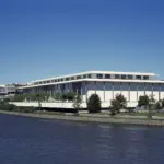 Le Kennedy Center, à Washington, sur les bords du Potomac