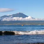 Le volcan Bogdan Khmelnitski sur l'ile d'Itouroup, dans l'archipel des Kouriles du Sud disputees entre la Russie et le Japon