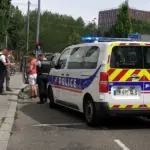 Des policiers nationaux en intervention dans la rue, illustration de la rédaction des procédures pénales