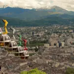 Vue de Grenoble et des massifs environnants depuis les bulles de la Bastille, illustration