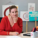 La députée Mathilde Panot, présidente du groupe La France insoumise à l'Assemblée nationale, dans son bureau
