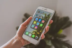 Lire la suite à propos de l’article Meta condamnée : 567 millions de dollars pour protéger les mineurs