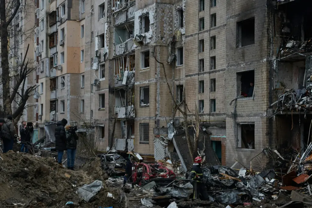 Immeuble résidentiel de Kiev détruit lors d'une frappe de missiles russes en janvier 2024, illustration