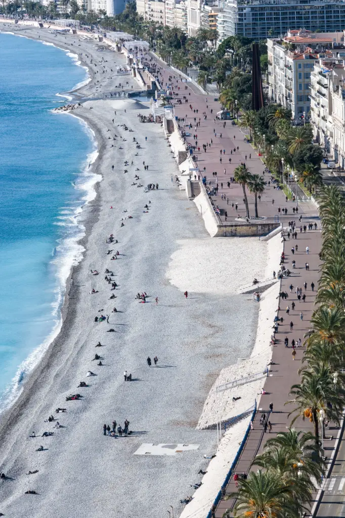 Vue aerienne de la Promenade des Anglais a Nice