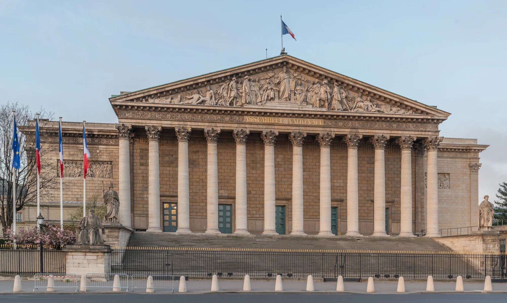 Façade nord du Palais Bourbon, siège de l Assemblée nationale, à Paris