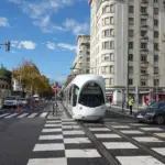 Rame du tramway T2 à la station Jean Macé, à Lyon