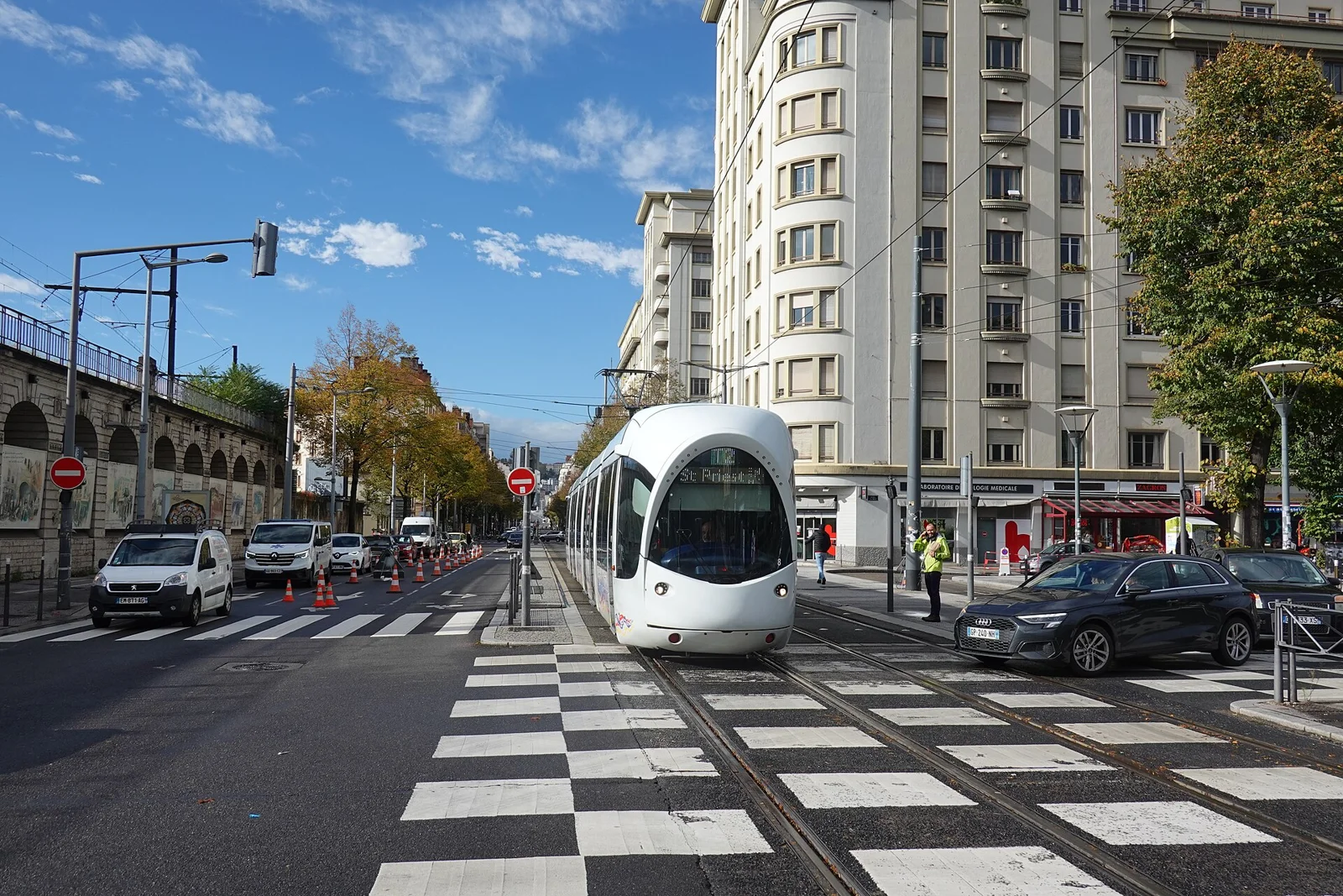 Rame du tramway T2 à la station Jean Macé, à Lyon