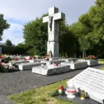 Monument dédié aux victimes des massacres de Volhynie, square Wołyński à Varsovie