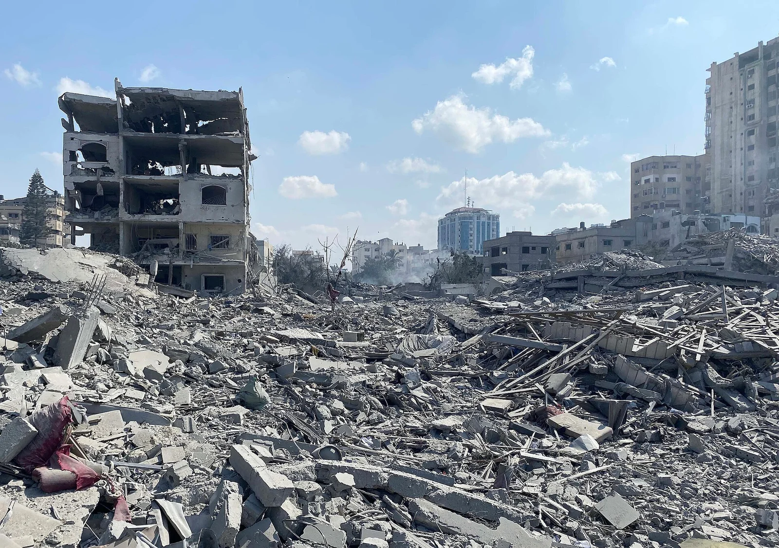 Immeubles detruits dans le quartier de Rimal, a Gaza