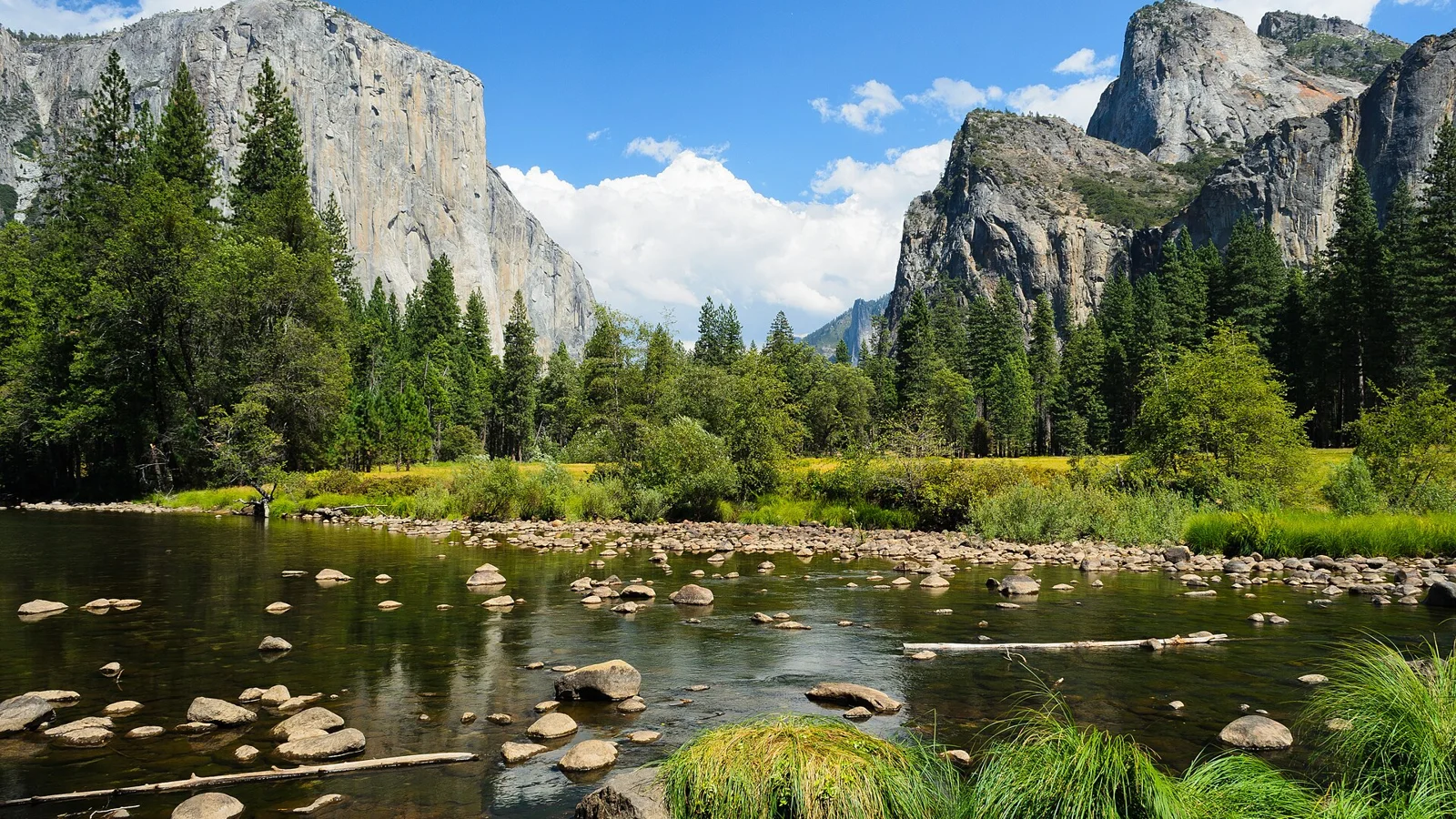 Vue de la vallée du parc national de Yosemite, en Californie