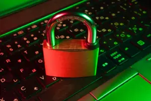 Lire la suite à propos de l’article ZeroBytes : 149 millions de données volées à une plateforme de l’État