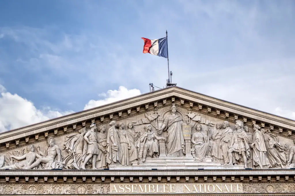 Batiment institutionnel francais colonnade