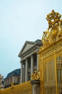 Lire la suite à propos de l’article Macron n’exclut pas un retour à l’Élysée après 2027