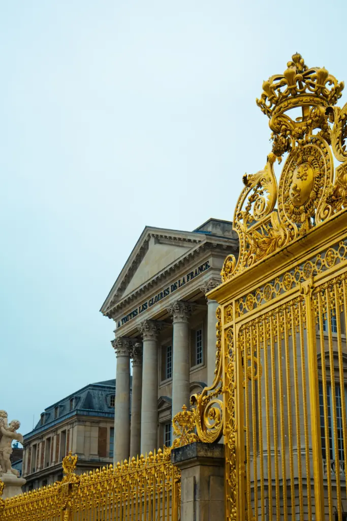 Grille doree palais francais