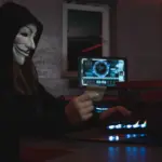 Pirate informatique avec carte bancaire