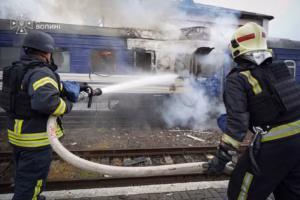 Lire la suite à propos de l’article Guerre en Ukraine : émoi international après une frappe de drone russe sur un train
