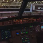 Cockpit d'avion avec commandes illuminees