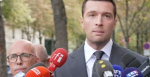 Lire la suite à propos de l’article Bardella et Ciotti : après l’Élysée, ils réclament une TVA à 5,5 % sur les carburants et dénoncent l’absence de réponse sur le pouvoir d’achat
