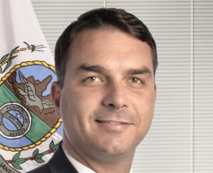 Lire la suite à propos de l’article Brésil : Flavio Bolsonaro mobilise des milliers de partisans avant l’élection de 2026