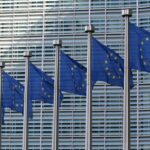 Drapeaux de l'Union européenne devant le bâtiment Berlaymont de la Commission européenne