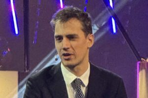 Lire la suite à propos de l’article Mistral : Arthur Mensch dénonce le catastrophisme des géants de l’IA