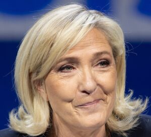 Lire la suite à propos de l’article Présidentielle 2027 : Marine Le Pen s’installe en tête dans un électorat français inquiet selon un sondage