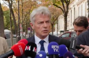 Lire la suite à propos de l’article Réunion à l’Élysée : « Le scénario d’un règlement rapide des conflits n’existe plus », résume Roussel