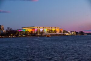 Lire la suite à propos de l’article États-Unis : le Kennedy Center de Washington menacé de fermeture imminente